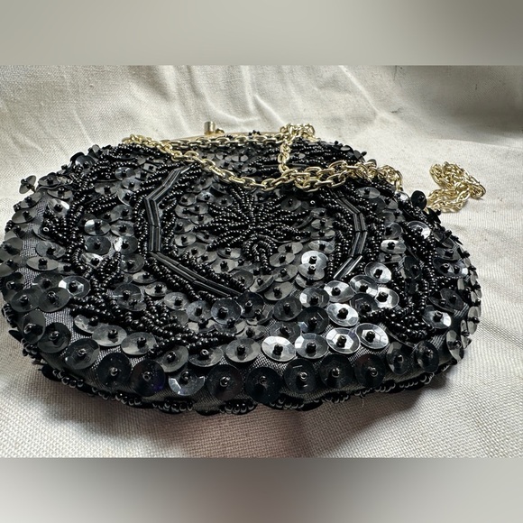 Vintage Elegant Beaded Sequins Black Clutch Bag with Gold Chain Made In HongKong - Picture 9 of 12